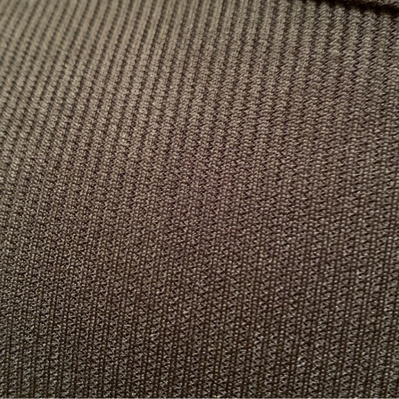 Women's Solid Color Woven V-neck Long Sleeve Top w/ button front - Picture 6 of 10